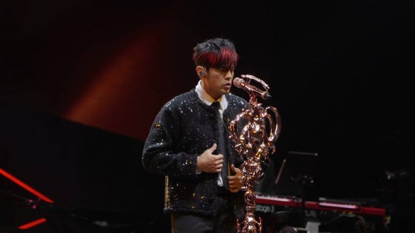 配资官方 花2380元看90分钟演唱？周杰伦回应了，粉丝却吵翻了